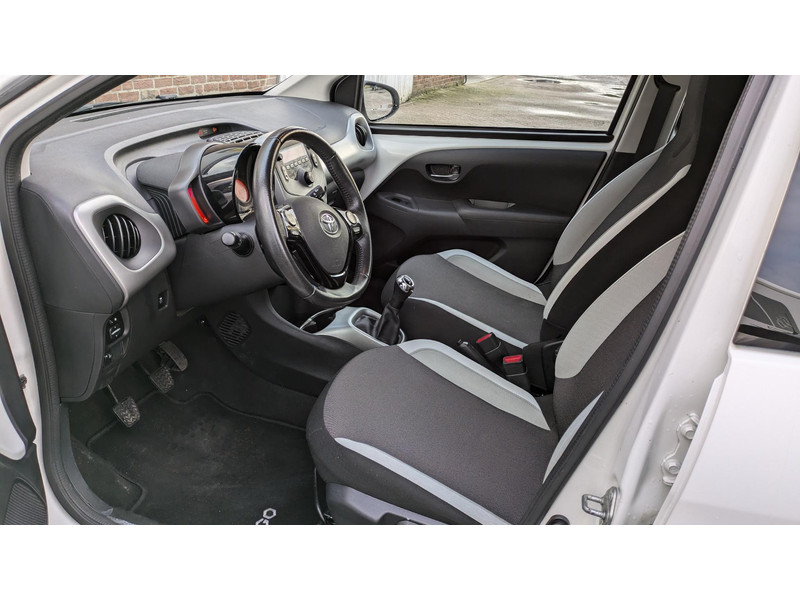 Toyota Aygo 1.0 VVT-i X- airco - bluetooth - 1.0 VVT-i X- airco - bluetooth