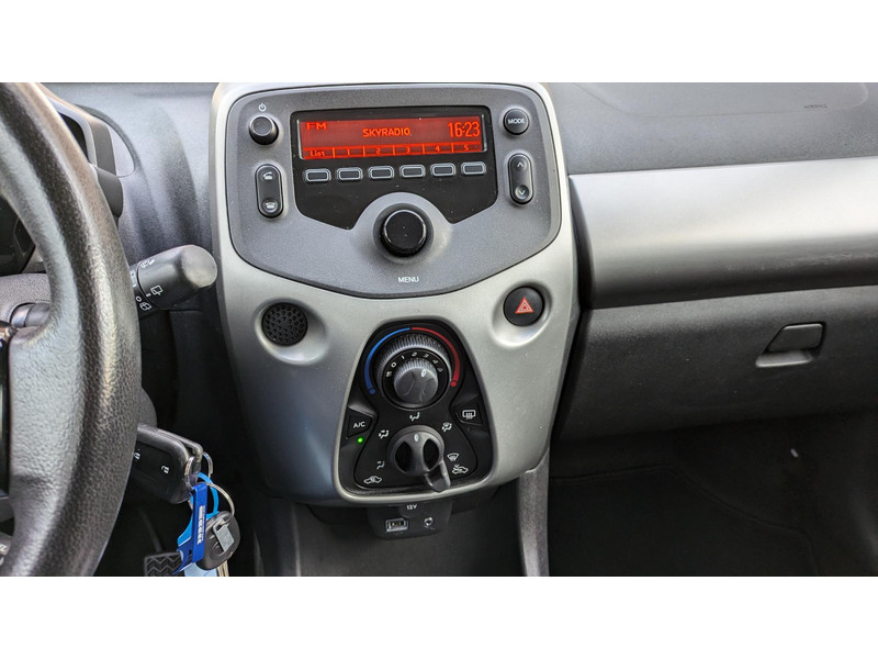 Toyota Aygo 1.0 VVT-i X- airco - bluetooth - 1.0 VVT-i X- airco - bluetooth