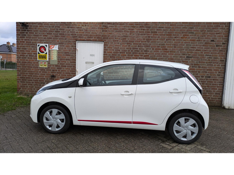 Toyota Aygo 1.0 VVT-i X- airco - bluetooth - 1.0 VVT-i X- airco - bluetooth