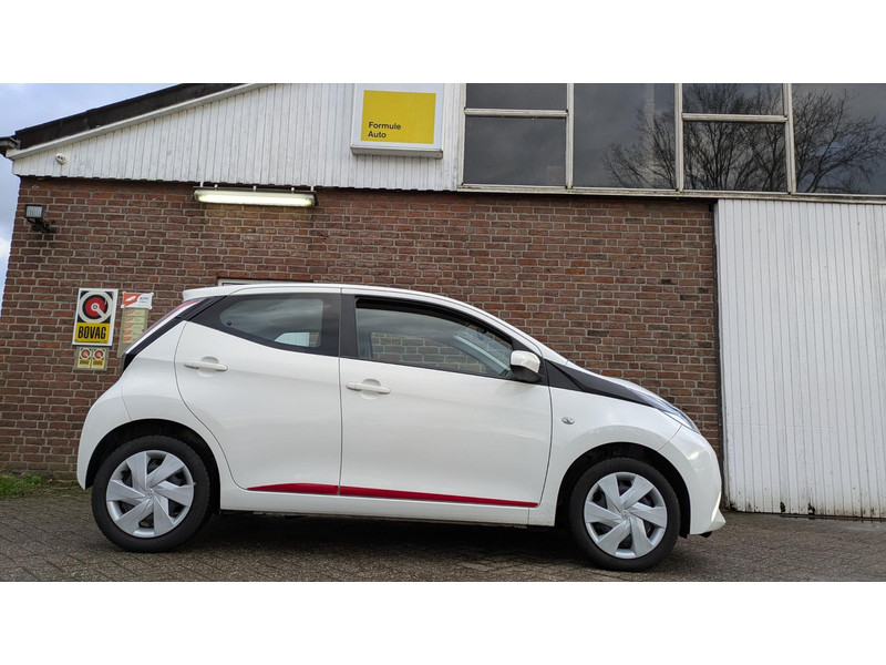 Toyota Aygo 1.0 VVT-i X- airco - bluetooth - 1.0 VVT-i X- airco - bluetooth