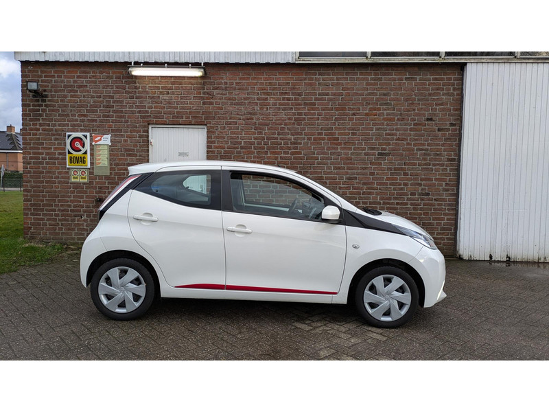 Toyota Aygo 1.0 VVT-i X- airco - bluetooth - 1.0 VVT-i X- airco - bluetooth