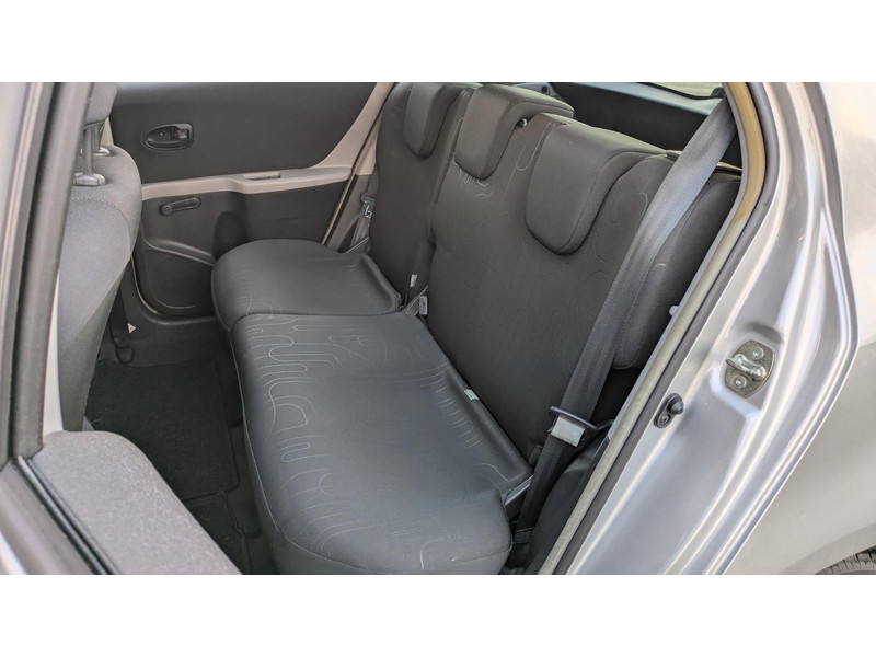Toyota Yaris 1.3 VVTi - airco - 5 drs. - 2e eign. - 1.3 VVTi - airco - 5 drs. - 2e eign.