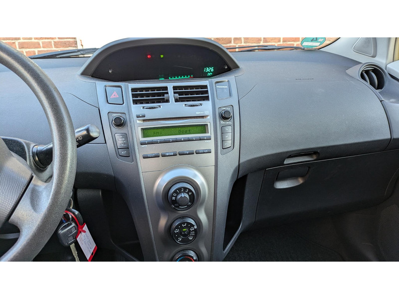 Toyota Yaris 1.3 VVTi - airco - 5 drs. - 2e eign. - 1.3 VVTi - airco - 5 drs. - 2e eign.