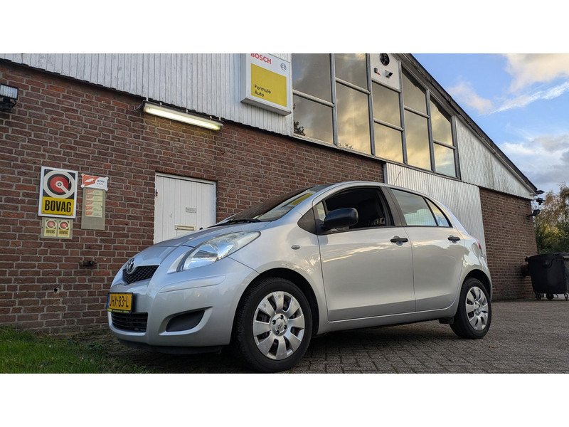 Toyota Yaris 1.3 VVTi - airco - 5 drs. - 2e eign. - 1.3 VVTi - airco - 5 drs. - 2e eign.