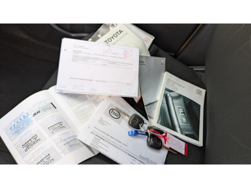 Toyota Yaris 1.3 VVTi - airco - 5 drs. - 2e eign. - 1.3 VVTi - airco - 5 drs. - 2e eign.