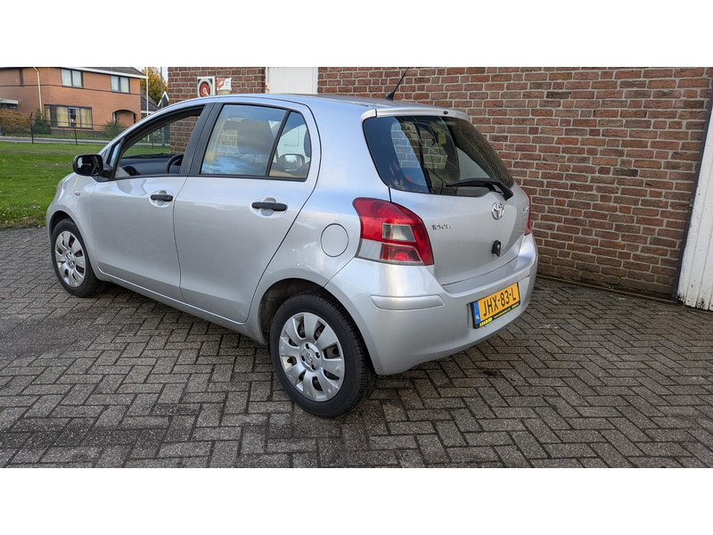 Toyota Yaris 1.3 VVTi - airco - 5 drs. - 2e eign. - 1.3 VVTi - airco - 5 drs. - 2e eign.
