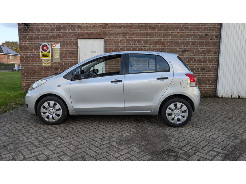 Toyota Yaris 1.3 VVTi - airco - 5 drs. - 2e eign. - 1.3 VVTi - airco - 5 drs. - 2e eign.