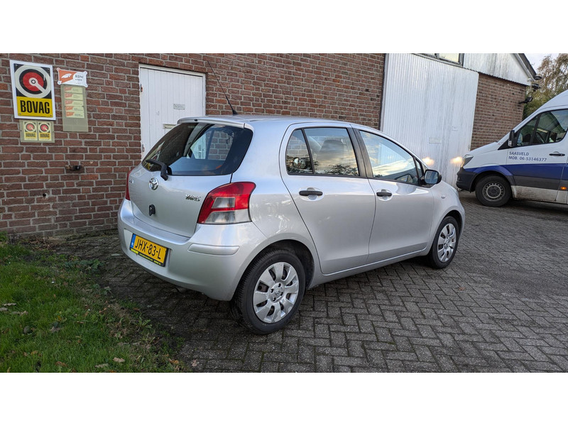 Toyota Yaris 1.3 VVTi - airco - 5 drs. - 2e eign. - 1.3 VVTi - airco - 5 drs. - 2e eign.
