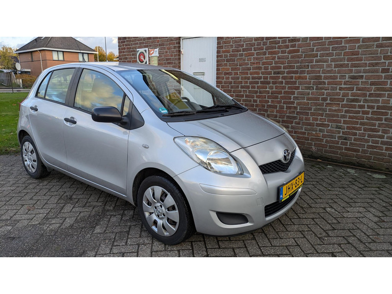 Toyota Yaris 1.3 VVTi - airco - 5 drs. - 2e eign. - 1.3 VVTi - airco - 5 drs. - 2e eign.