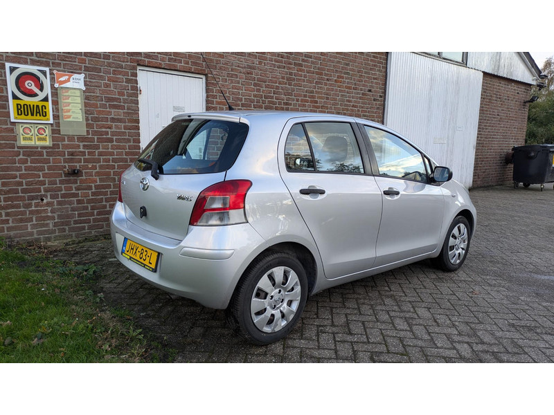 Toyota Yaris 1.3 VVTi - airco - 5 drs. - 2e eign. - 1.3 VVTi - airco - 5 drs. - 2e eign.